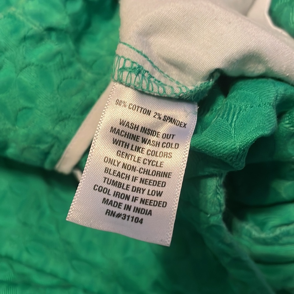 Crown & Ivy Textured Green Scallop Hem Shorts - Picture 5 of 6